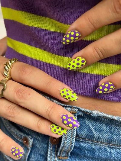 unghie fluo estate 2024